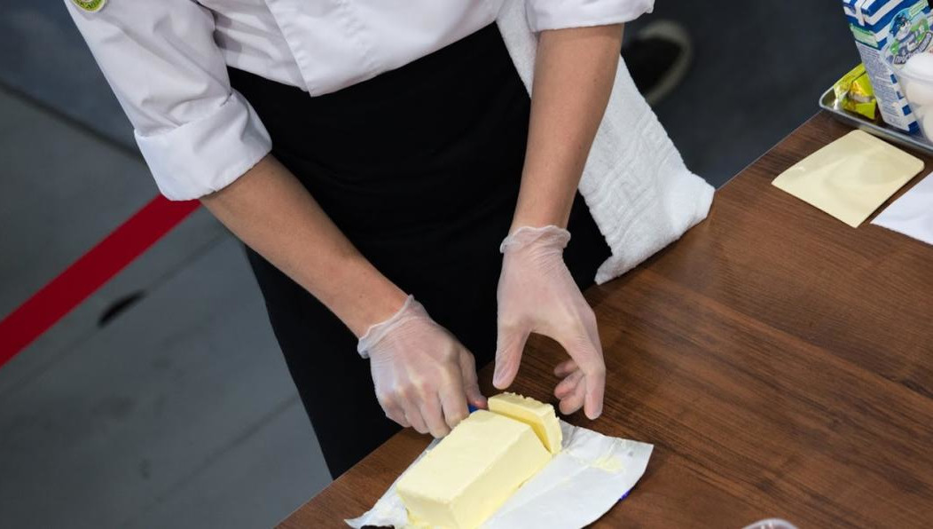 Мужчина украл несколько пачек сливочного масла.