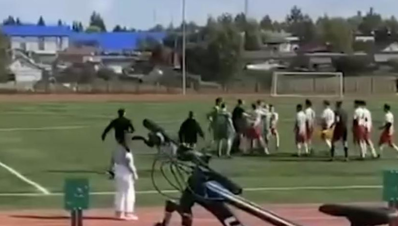 Потасовку устроили футболисты &laquo;Сабагро&raquo; и &laquo;Азнакай&raquo;.