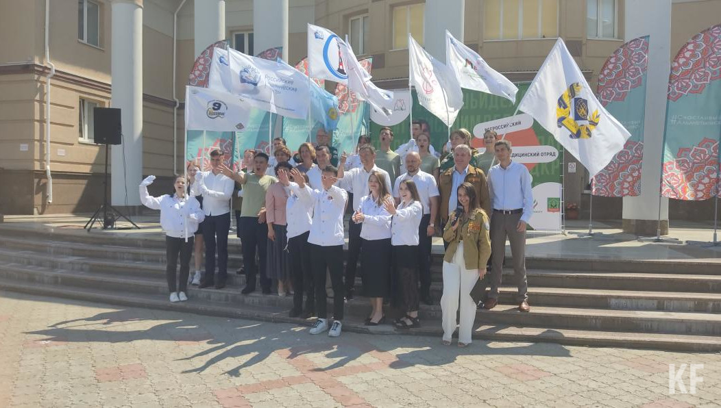 Будущие медработники станут работать в местных учреждениях здравоохранения до 25 августа.