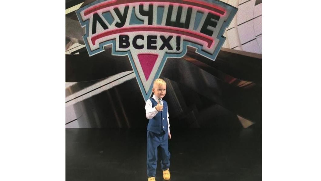 Талантливый мальчик любит математику