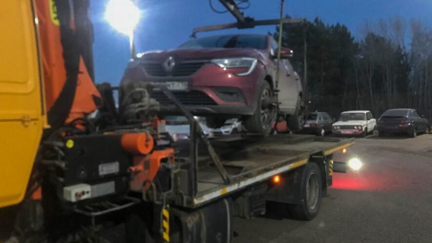 Женщина успела оформить в лизинг на другого человека одну из арестованных иномарок.