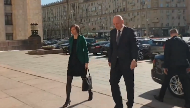 Дипломат пробыл там 20 минут.