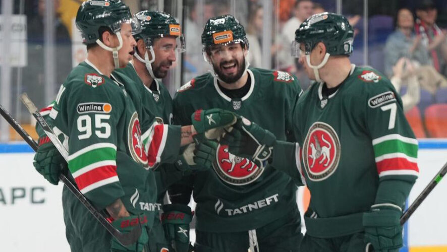 Команда Олега Знарка в первом матче перед родными болельщиками выиграла ярославский &laquo;Локомотив&raquo;.