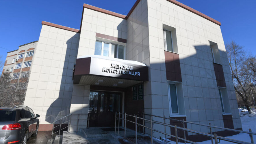 Градоначальник посетил обновленную женскую консультацию при горбольнице №18.