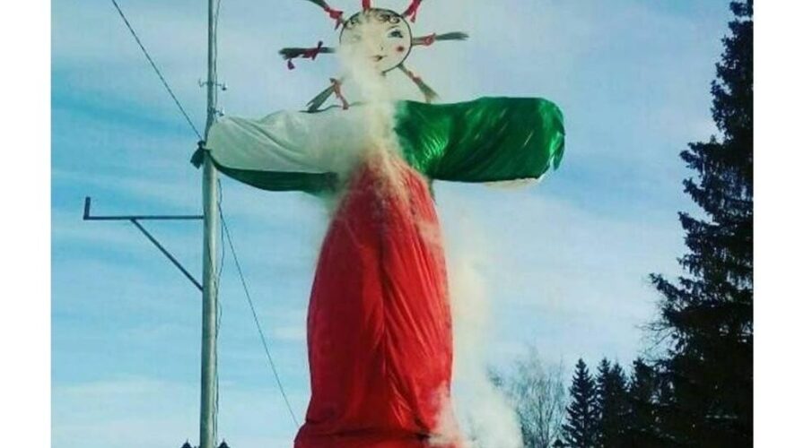 Чучело в цветах флага Татарстана сожгли во время празднования Масленицы в Аксубаево. Соответствующее видео разместили в соцсетях местные жители.
