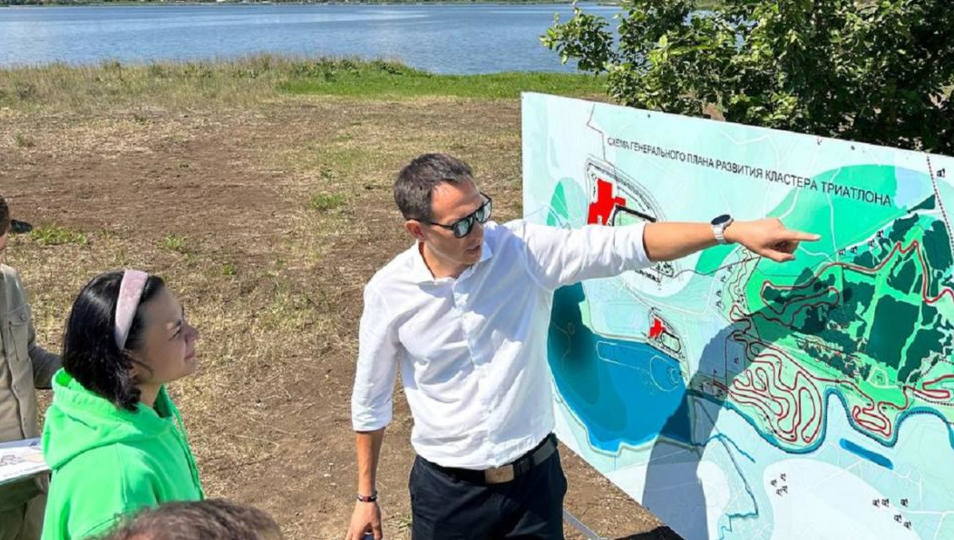 Главной целью визита стал осмотр места для базы по подготовке триатлетов.