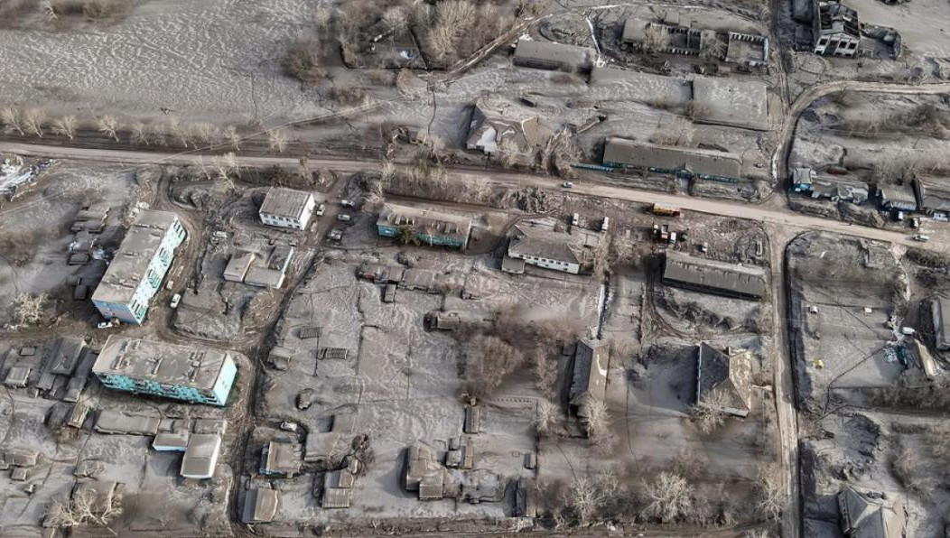 Шивелуч начал извергаться утром 11 апреля.