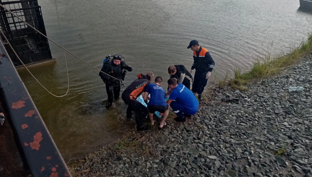 Труп погибшей достали с пятиметровой глубины.