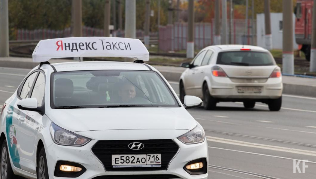 Средняя выручка водителя такси за год выросла на 33%.