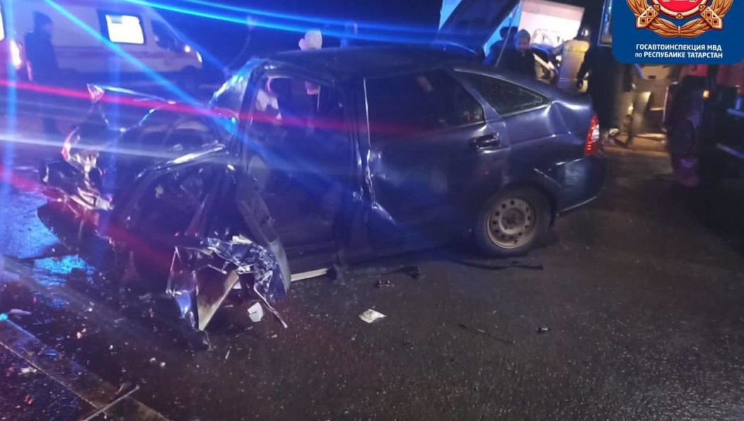 Серьезная авария произошла накануне вечером на развязке от Нижнекамска в сторону Челнов.