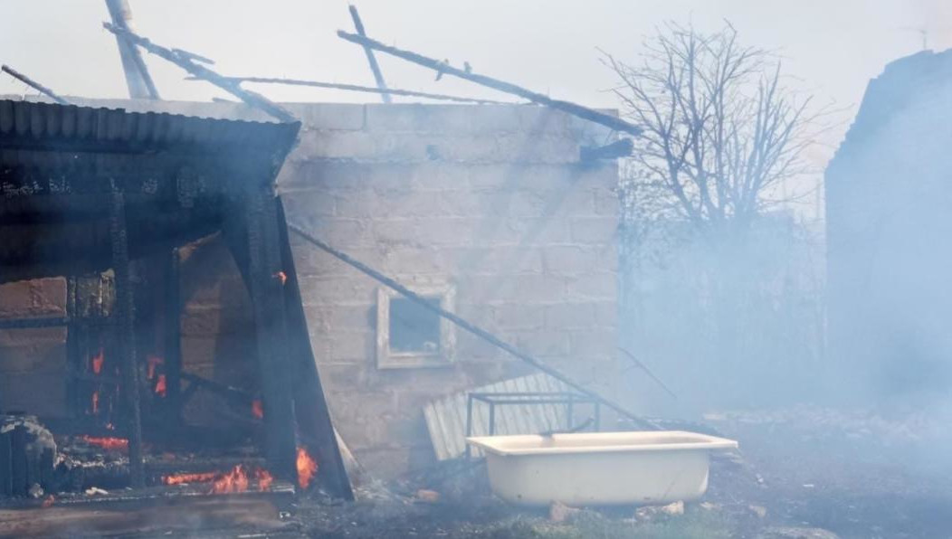 Площадь возгорания составила 52 квадратных метра.