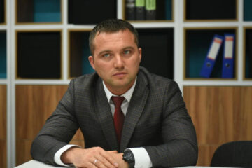 Ранее Айзат Махмутов работал директором гимназии №29.