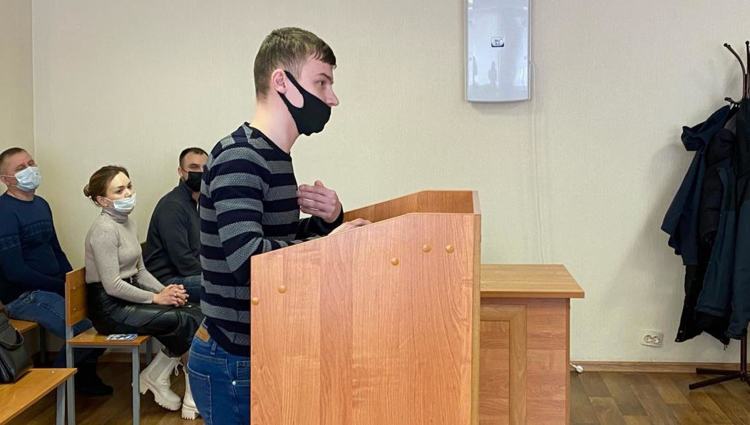 Молодой человек отказался перепарковать машину