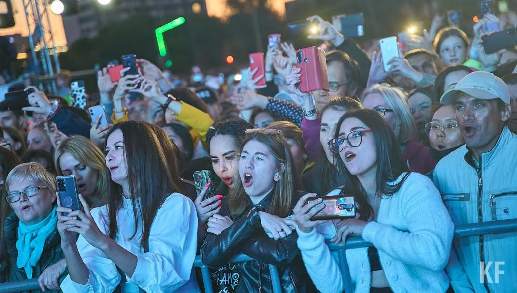 Возле центра семьи «Казан» выступит Катя Лель.