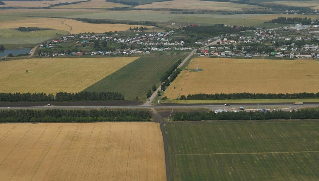 Президент Татарстана с вертолета ознакомился с проводимыми работами.