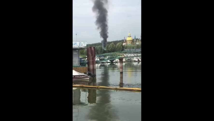 Потушить возгорание удалось в 11.45