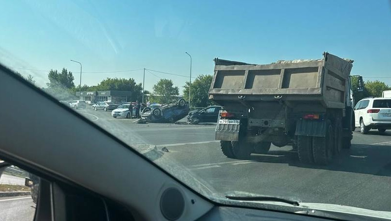 На перекрестке улицы Старосармановская и проспекта Казанский столкнулись &laquo;Солярис&raquo; и &laquo;Тигго&raquo;.