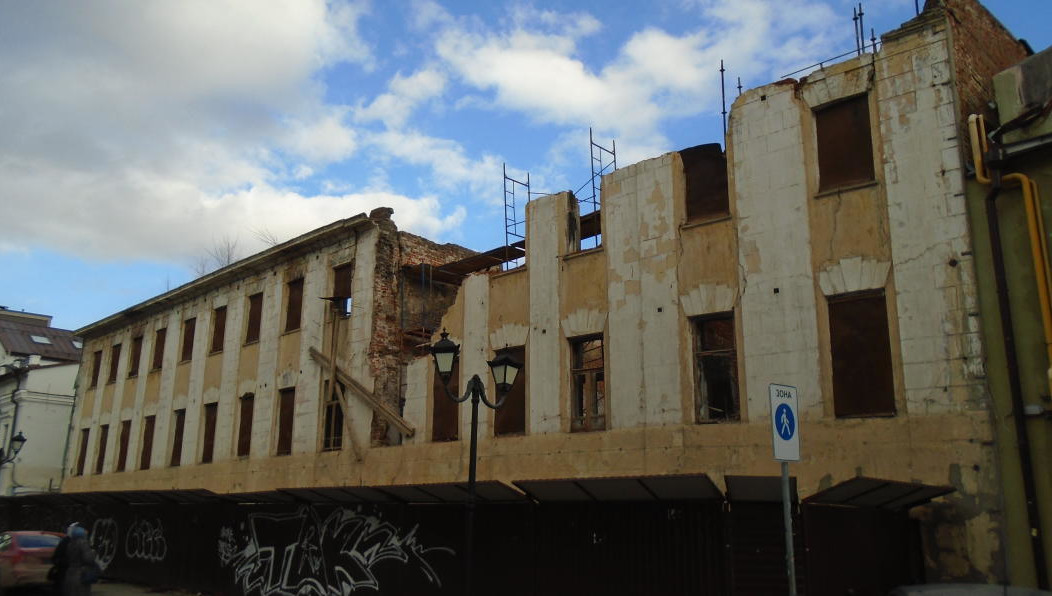 Сейчас идет реставрация здания.