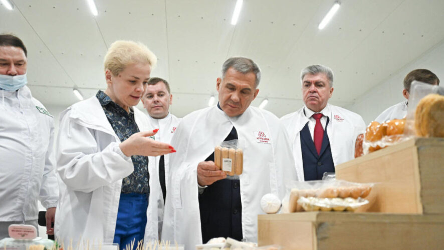 Президенту республики презентовали казылык из курицы.