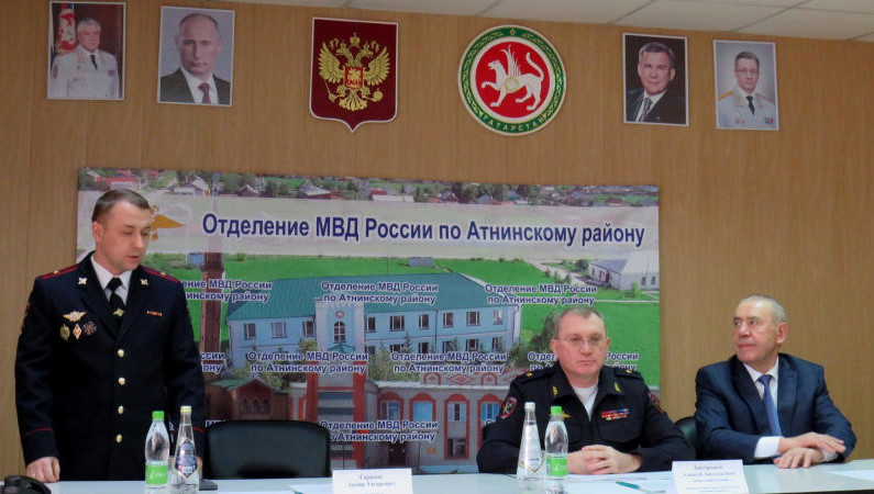 Службу в органах новый начальник начал с должности милиционера-кинолога.