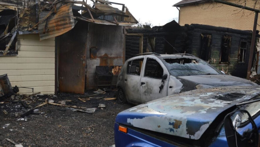 Они вовремя заметил густой дым