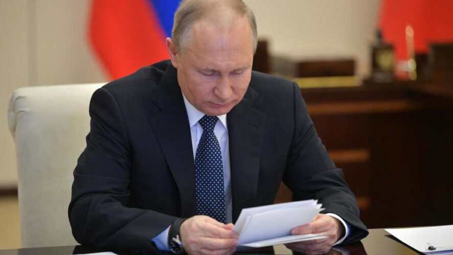 Военные отработали удары по наземным и морским целям.