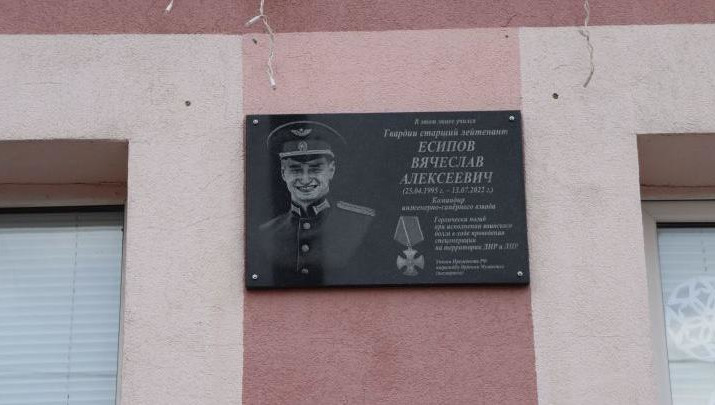 Парень погиб при исполнении боевой задачи по разминированию участка местности.