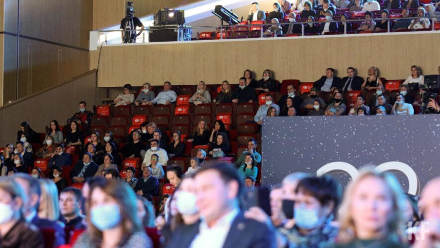 Однако горожан попросили не забывать про антиковидные меры.