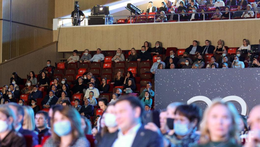 Однако горожан попросили не забывать про антиковидные меры.