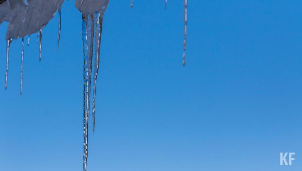 От управляющих компаний автограда потребовали очистить козырьки от снега и сосулек.