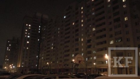 В Казани в доме №78 по проспекту Победы с балкона 17 этажа упала 14-летняя девочка