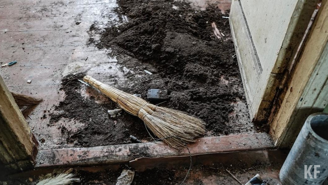 Заступиться за мальчика было некому (мать воспитывала одна) и это сделали сотрудники прокуратуры.