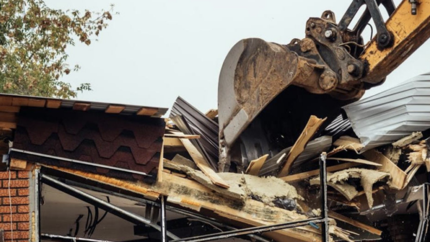 Заказчиком демонтажа выступило ГКУ &laquo;Главное инвестиционно-строительного управления Татарстана&raquo;.