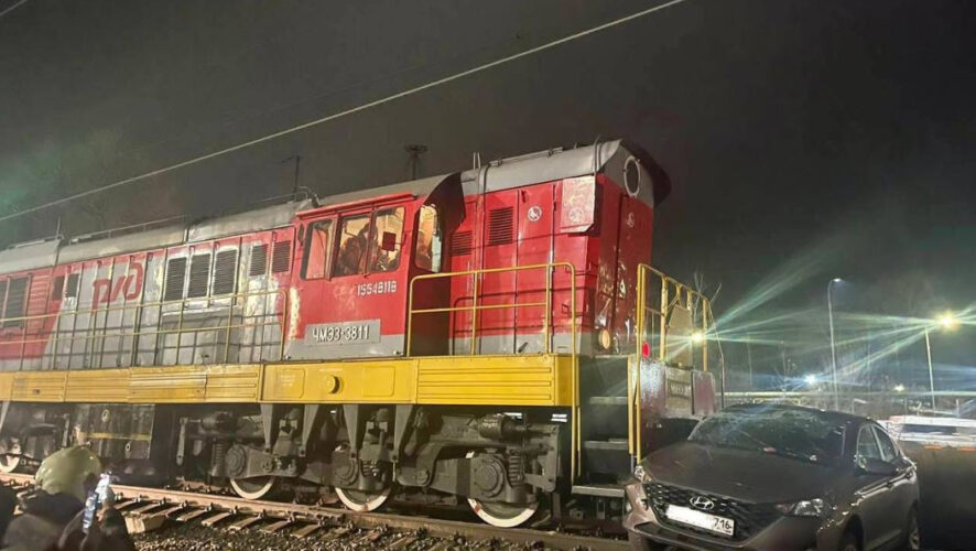 Водителя увезли в больницу с травмами.