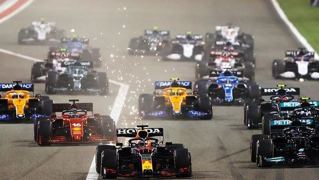 Первая гонка сезона прошла в Бахрейне.