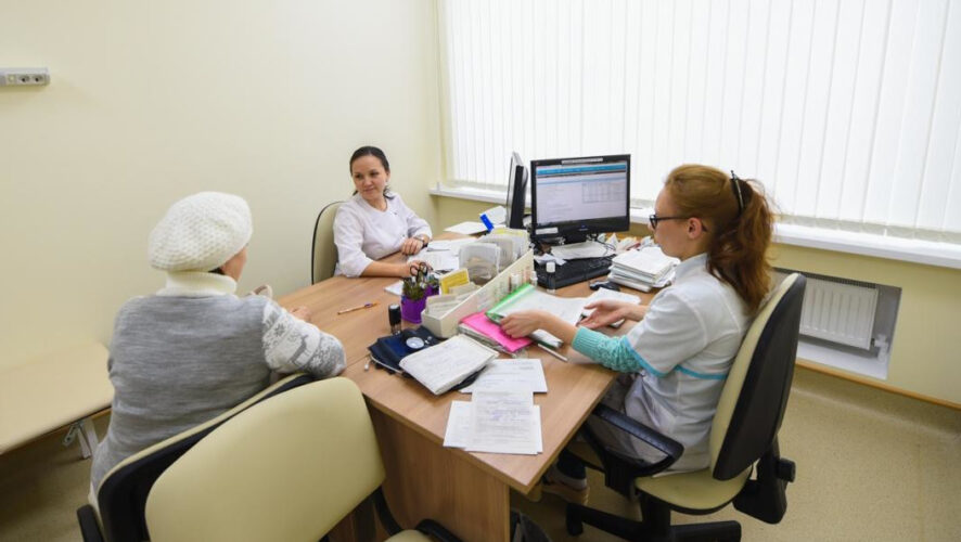 На плановое обследование можно записаться через контактный центр НЦРМБ.