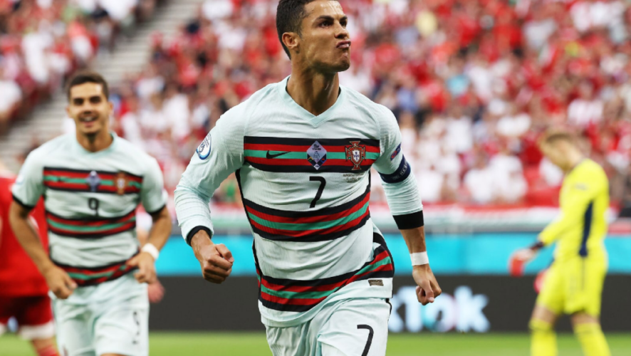 Криштиану Роналду стал лучшим бомбардиром Чемпионатов Европы.