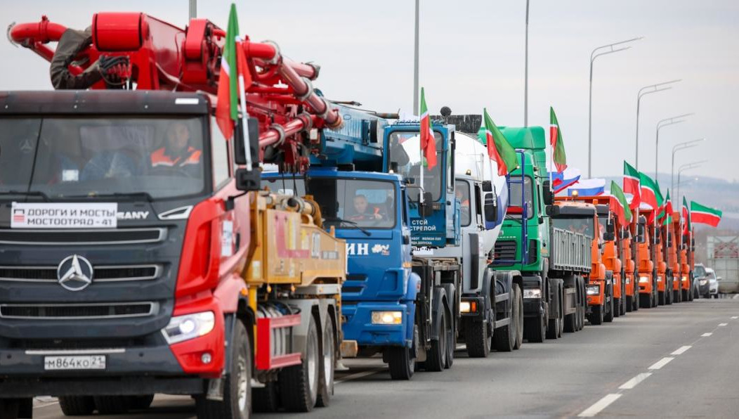 Строители всего за два года возвели новый мост и отремонтировали старый.