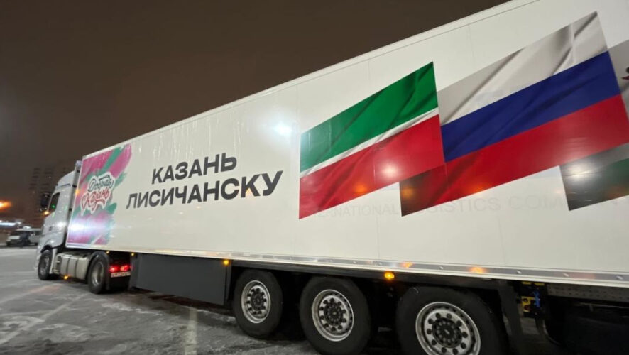 В преддверии праздника в Лисичанск вместе с другими необходимыми вещами доставят 2 тысячи новогодних подарков детям города.