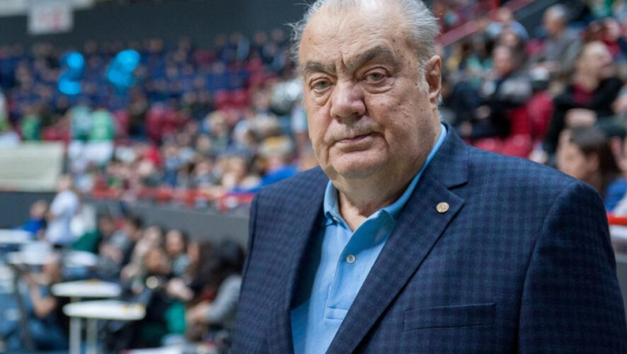 Рустам Минниханов вручил Богачёву орден &laquo;Дуслык&raquo;.