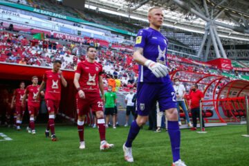 Главный тренер питерской команды попросил руководство клуба приобрести игрока.