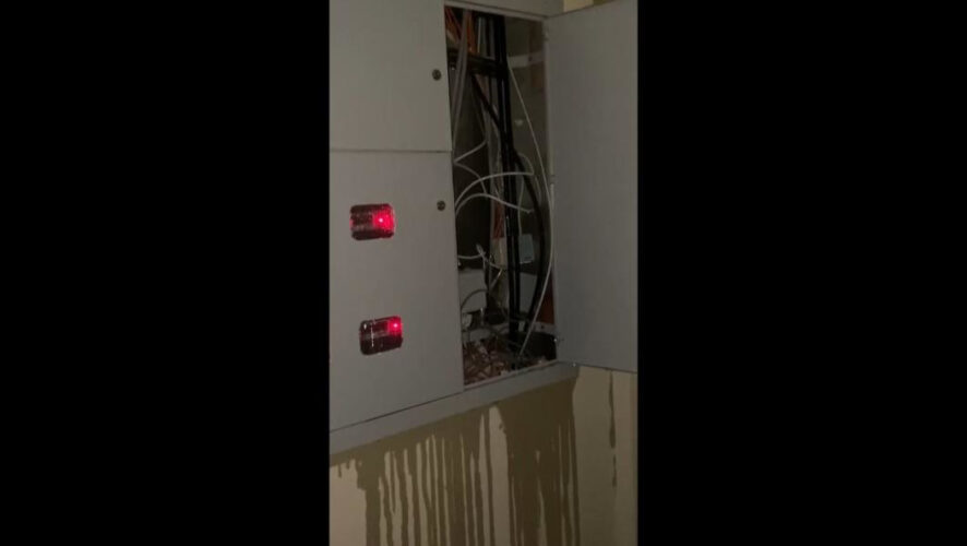 Жители остались без электричества.