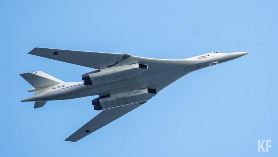 Это самый крупный и самый мощный в истории военной авиации сверхзвуковой самолёт.
