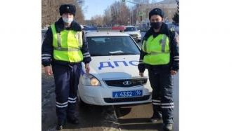 Десятимесячный ребенок проглотил деталь от игрушки и задыхался.