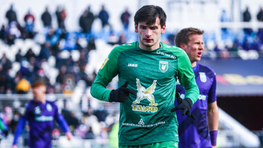 Помимо футболиста &laquo;Рубина&raquo; упоминания в песне заслужил игрок &laquo;Аякса&raquo;.