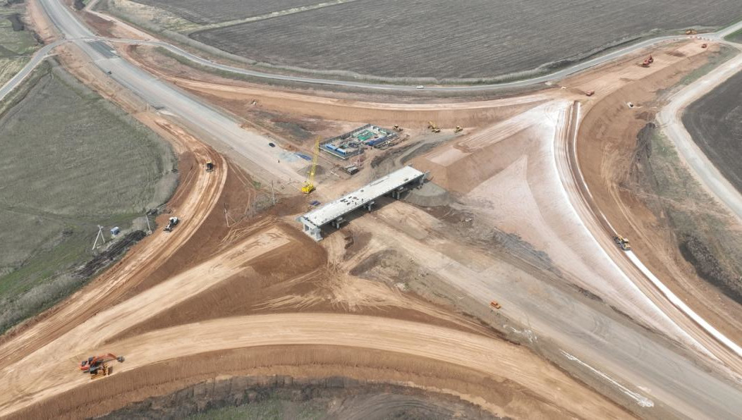 К укладке покрытия из асфальтобетона приступят в августе-сентябре.