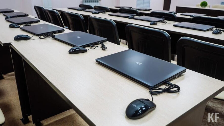 На сегодняшний день операционная система на базе Linux стоит 3