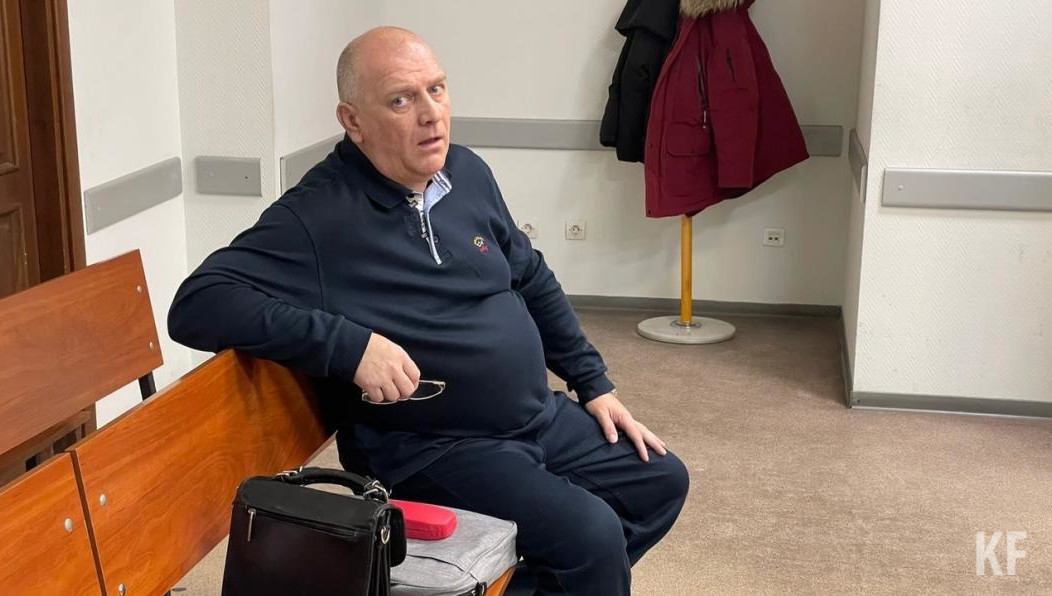 На заседание не явился его адвокат.