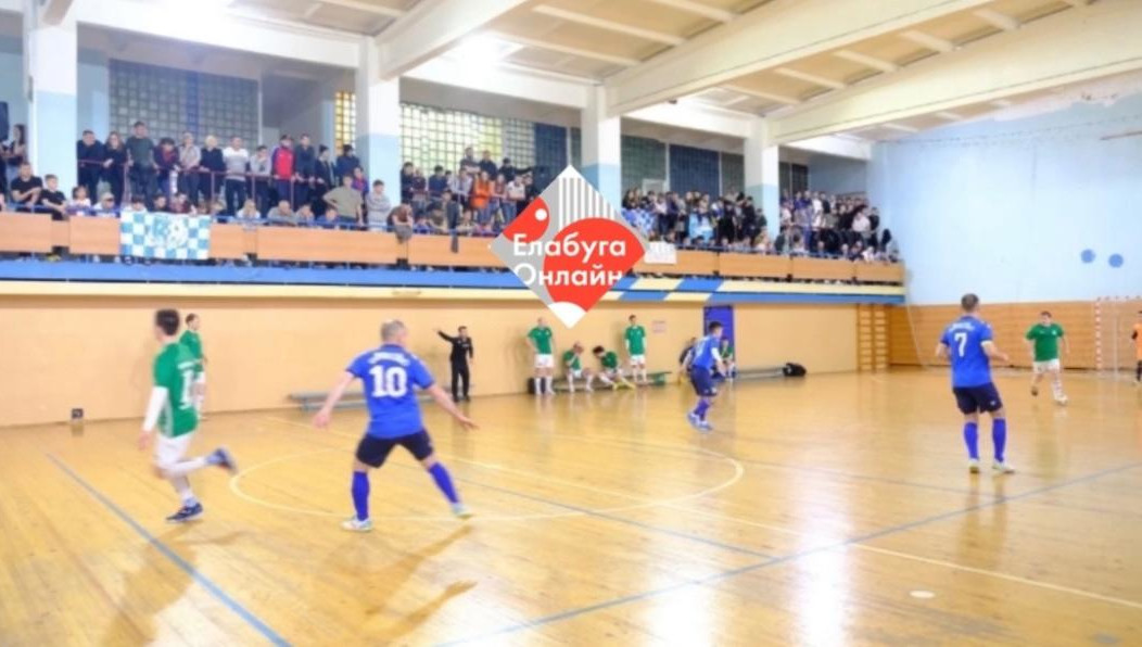 Решение приняли из-за нехватки площадок для большого тенниса.