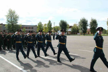 1 сентября за парты сели десятки тысяч курсантов военных образовательных учреждений. Офицеров готовят и в столице Татарстана. Рассказываем
